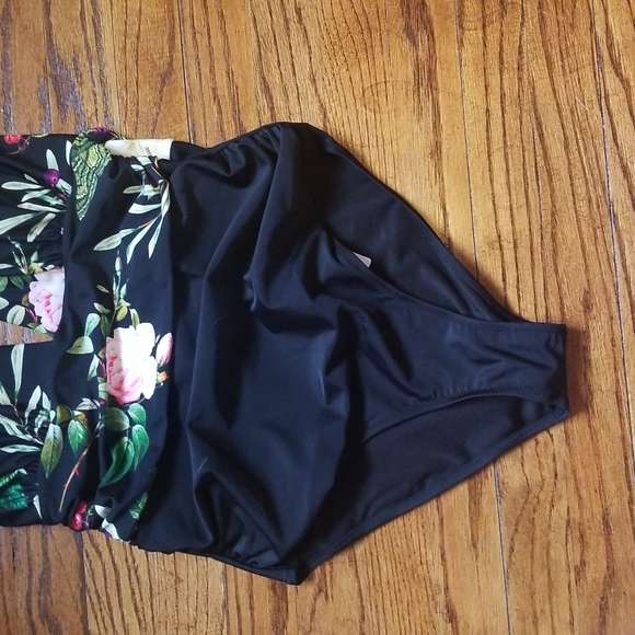 New Cupshe Bathing Suit - Picture 3 of 10